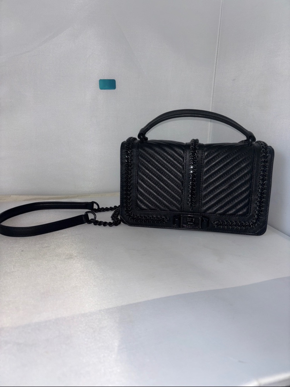 Rebecca Minkoff Love Chevron Quilted Black
100% Leather Chain Crossbody Purse